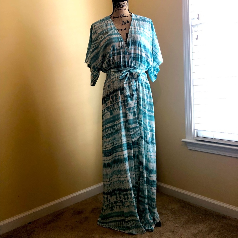 Beautiful resort wear by Aakaa. Purchased online from Vici.